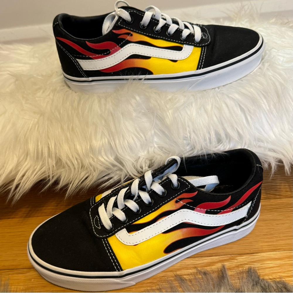 VANS Old Skool FLAME Sneaker *RARE* - women’s size 6.5